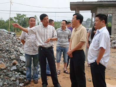 工业园区:叶部长到龙泉工业园区进行走访调研