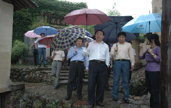 5月23—24日,上海市长宁区委书记卞百平,长宁区人大常委会主任